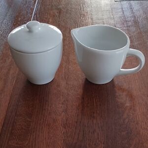 Pottery Barn Ceramic Cream & Sugar Bowl Set b520